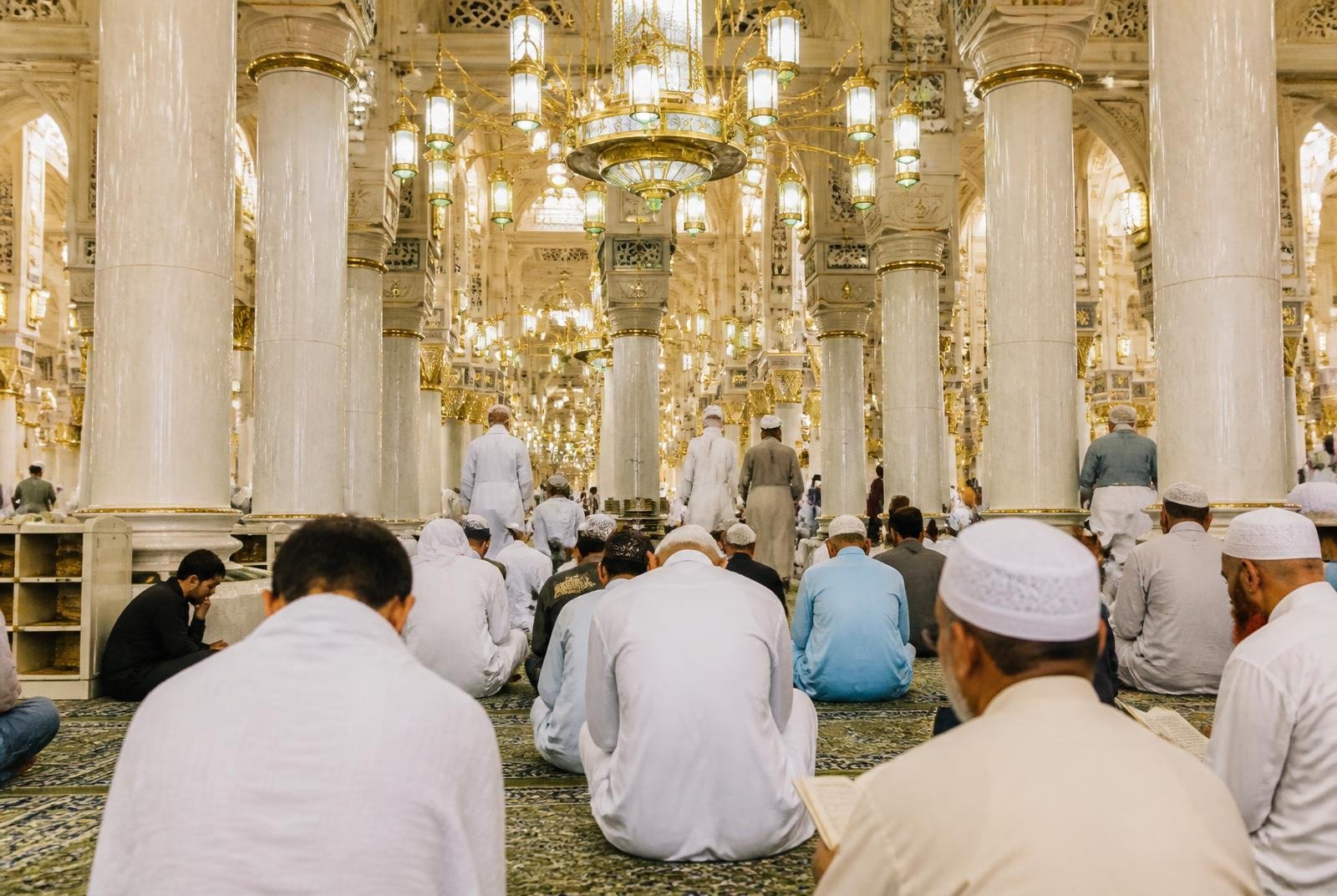 Umrah with Elderly Parents: Accessibility & Comfort Tips